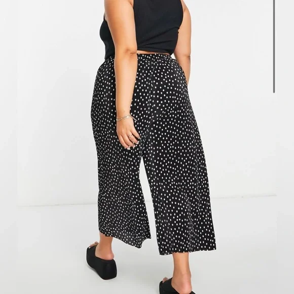 ASOS DESIGN Curve Plisse Culotte Pants - Picture 3 of 4
